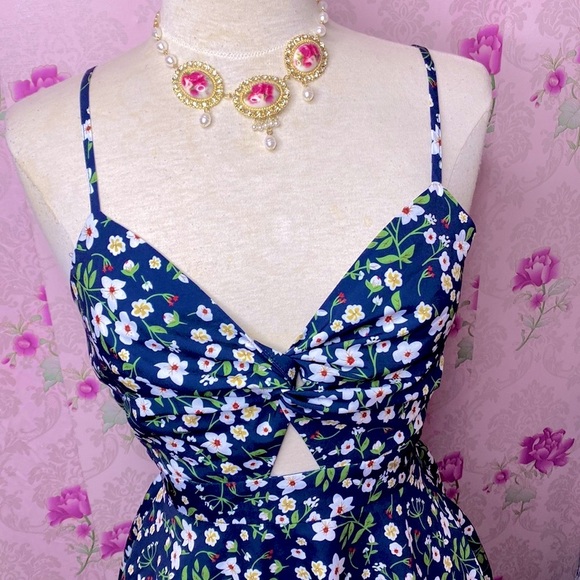 🌹 Floral Navy Blue Cutout Sundress 🌹 - Picture 2 of 13